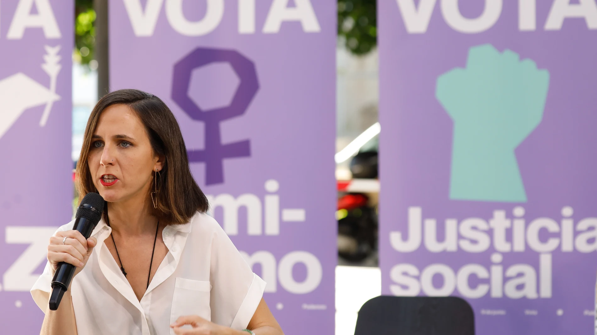 La secretaria general de Podemos y diputada en el Congreso, Ione Belarra, interviene durante el acto central de campaña de Podemos, en la pérgola de San Basilio, a 5 de junio de 2024, en Murcia, Región de Murcia (España). Este acto se enmarca en la campaña electoral de Podemos para las elecciones al Parlamento Europeo del próximo 9 de junio. 05 JUNIO 2024 Edu Botella / Europa Press 05/06/2024