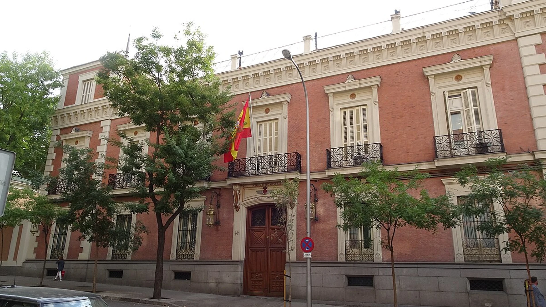 El edificio se encuentra en el ensanche de la zona de Argüelles