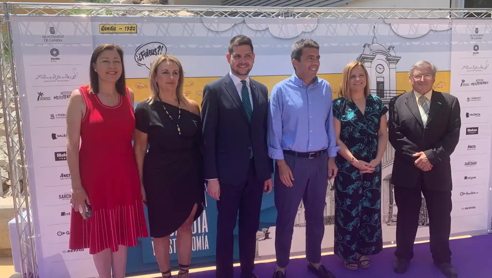 El Concurso Internacional de Fideuà de este año contó con la presencia del president de la Generalitat Valenciana, Carlos Mazón y de la delegada del Gobierno, Pilar Bernabé