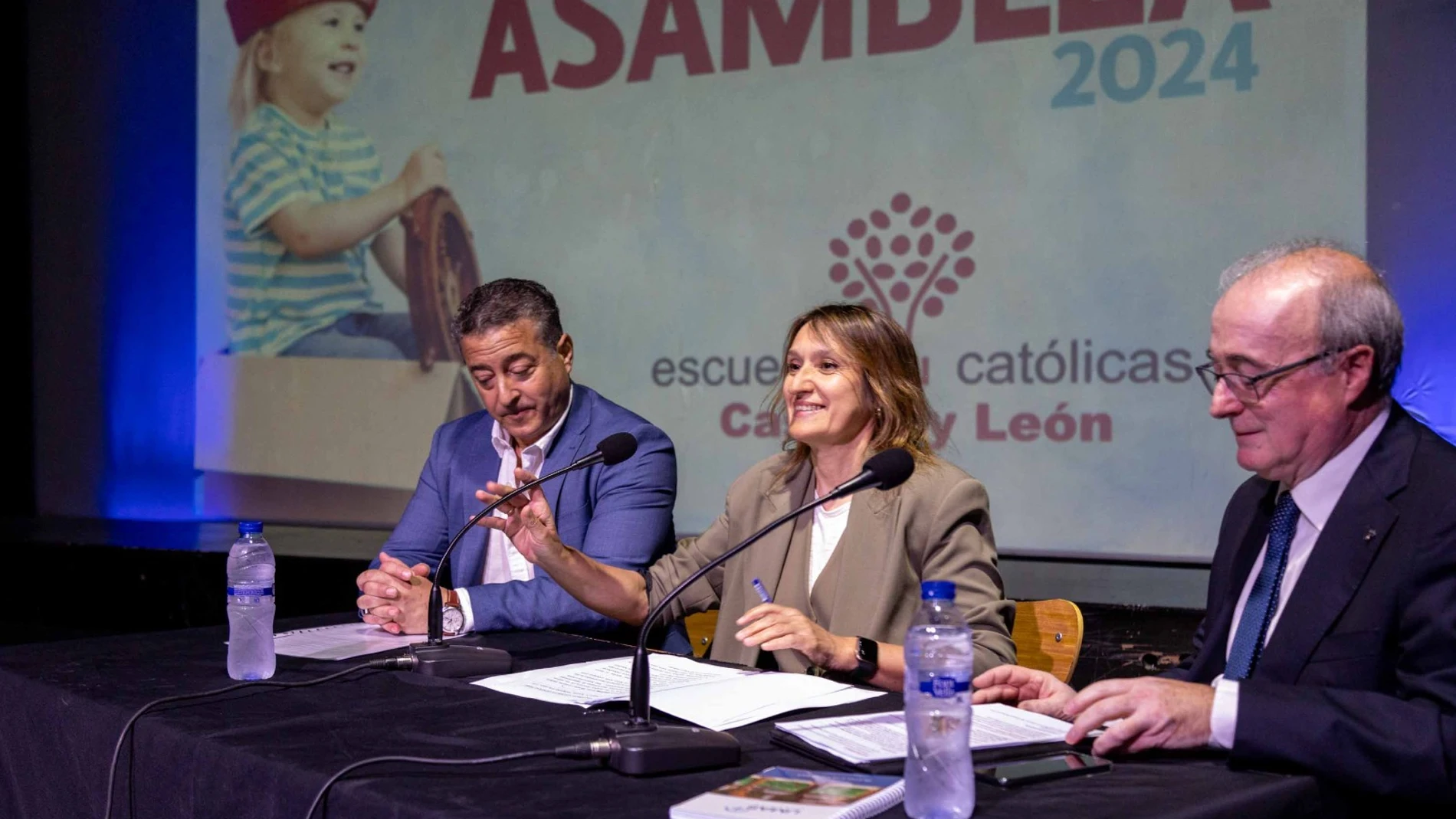 La consejera de Educación, Rocío Lucas, junto a Ricardo Bernardo Redondo y Javier Pérez Canal