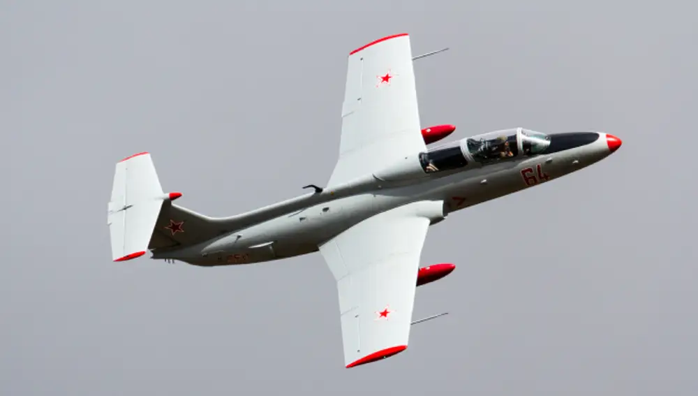 Un Aero L-29 Delfín fotografiado en una exhibición aérea en 2015.