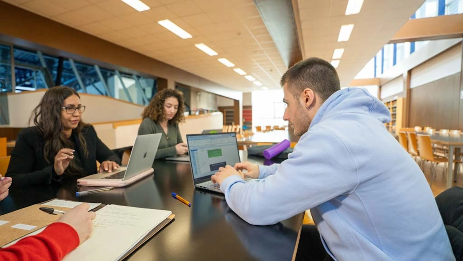 Estudiantes en la Universidad de Vigo.