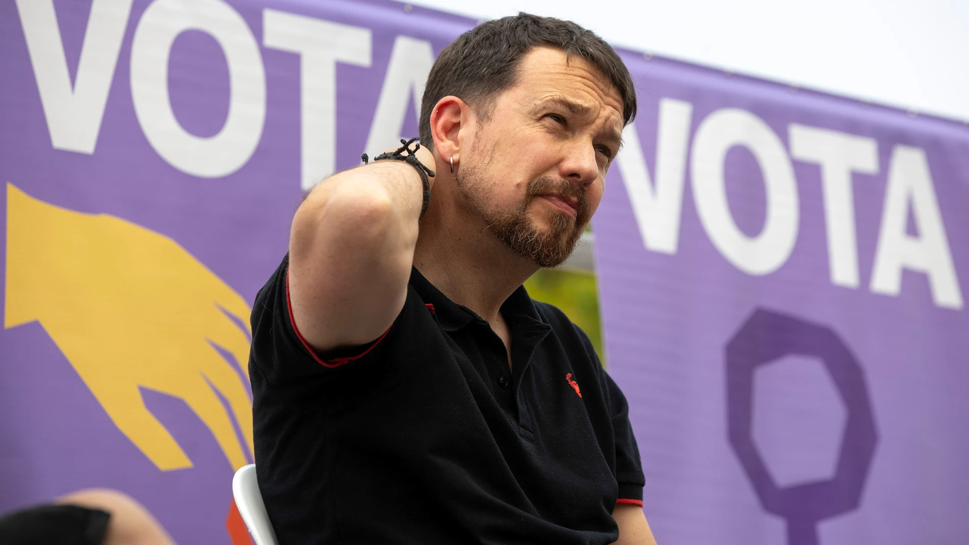 GRAFAND1646. MÁLAGA, 06/06/2024.- El exvicepresidente del Gobierno y fundador de Podemos, Pablo Iglesias, ha lamentado que el presidente del Gobierno, Pedro Sánchez, hable en su carta del "acoso" que sufren él y su esposa "no solo de panfletos de ultraderecha, sino también de tertulias radiofónicas y televisivas, y no dé nombres", este jueves en un acto público del partido en Málaga dentro de la campaña para las elecciones europeas del 9 de junio. EFE/Jorge Zapata
