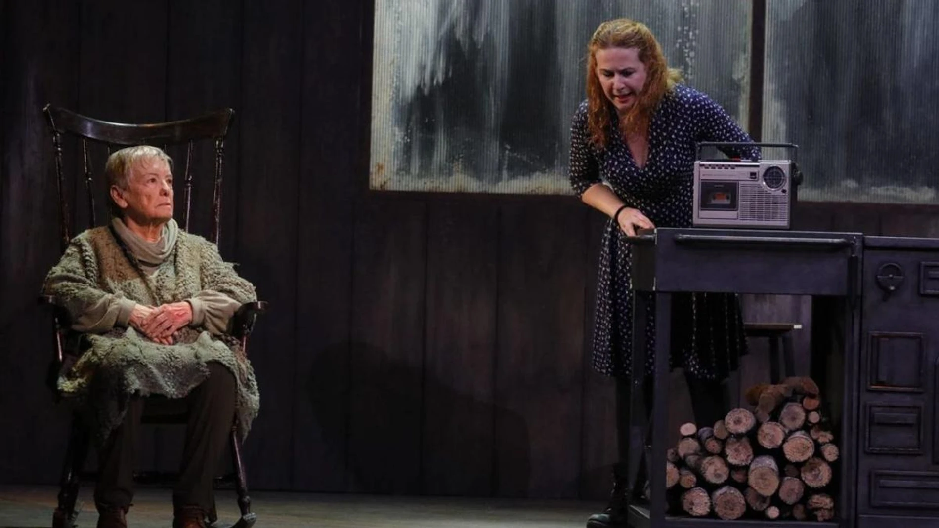 María Galiana y Lucía Quintana durante una representación de «La reina de la belleza de Leenane»