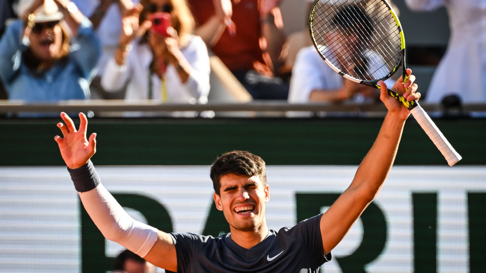 Carlos ALCARAZ of Spain celebrates his victory during the thirteenth day of Roland-Garros 2024, ATP and WTA Grand Slam tennis tournament on June 07, 2024 at Roland-Garros stadium in Paris, France - Photo Matthieu Mirville / DPPI AFP7 07/06/2024 ONLY FOR USE IN SPAIN