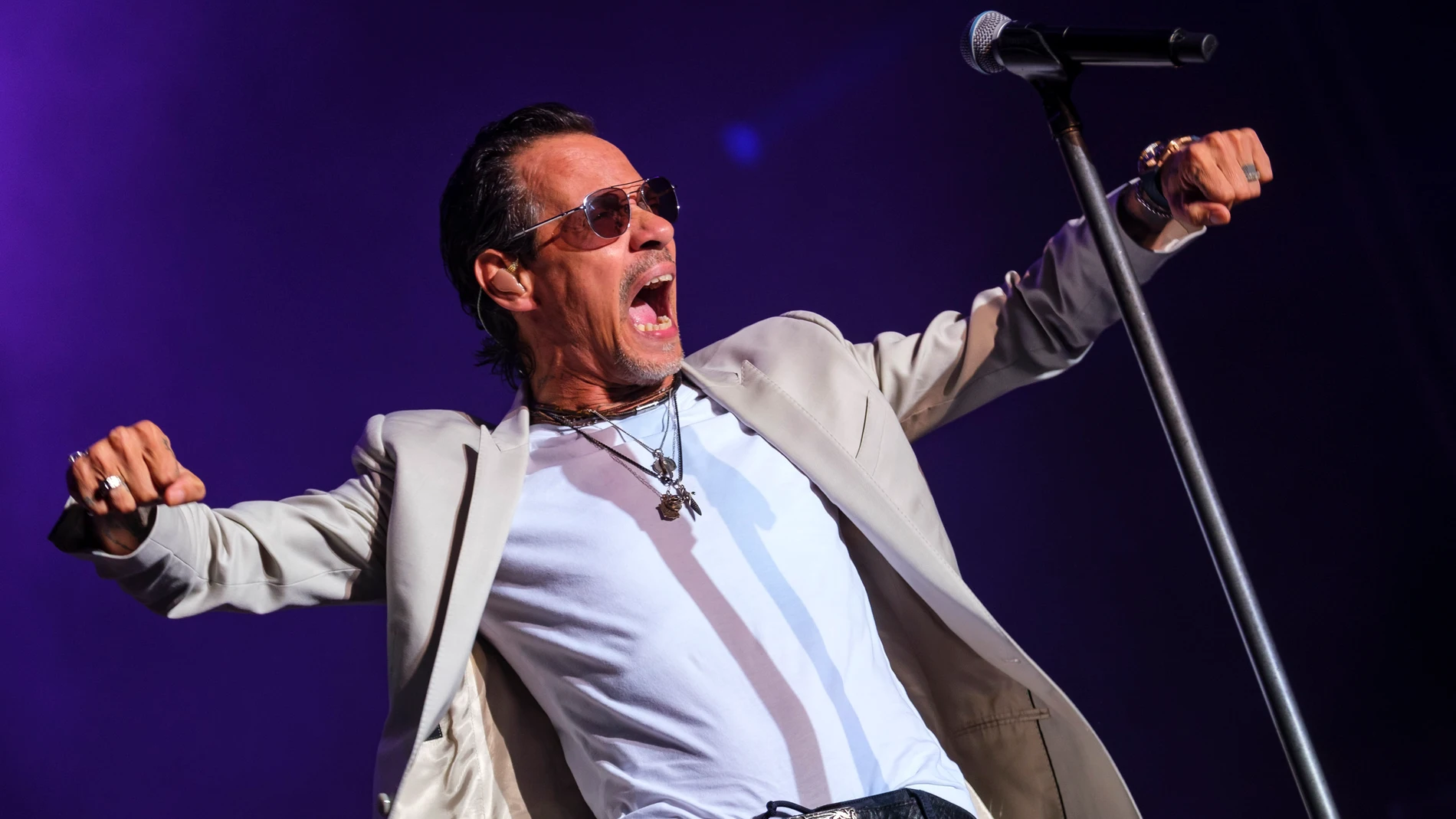 LAS PALMAS DE GRAN CANARIA, 06/06/2024.- El cantante neoyorquino de origen puertorriqueño Marc Anthony, regresa a Las Palmas de Gran Canaria para poner a bailar a 12.000 personas en la apertura de su gira europea 'Historia Tour'. EFE/Ángel Medina