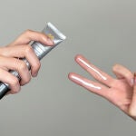 El principal factor asociado a la aparición de manchas en la piel es el sol y ahora, a las puertas del verano, es importante conocer algunos mitos y verdades sobre su relación 