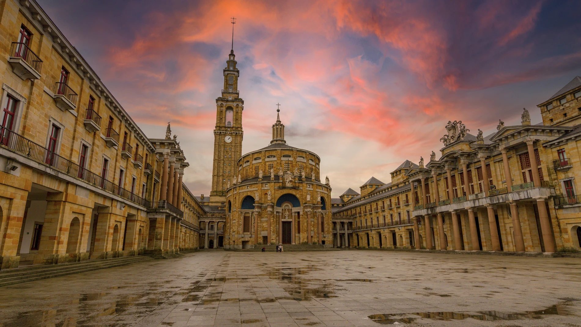 La Universidad Laboral de Gijón está reconocida como Bien de Interés Cultural y se trata del edificio más grande de España