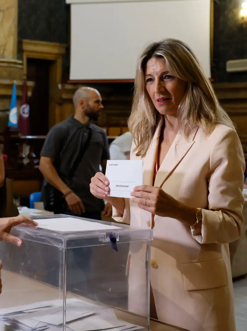 La líder de Sumar y vicepresidenta segunda del Gobierno Yolanda Díaz vota en las elecciones europeas en Madrid