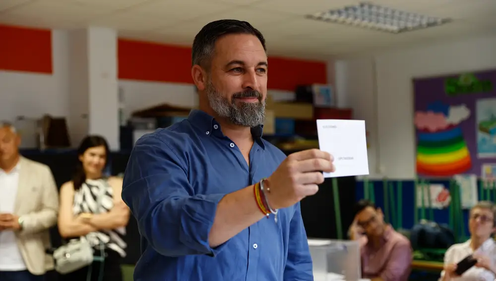 Santiago Abascal vota en Madrid