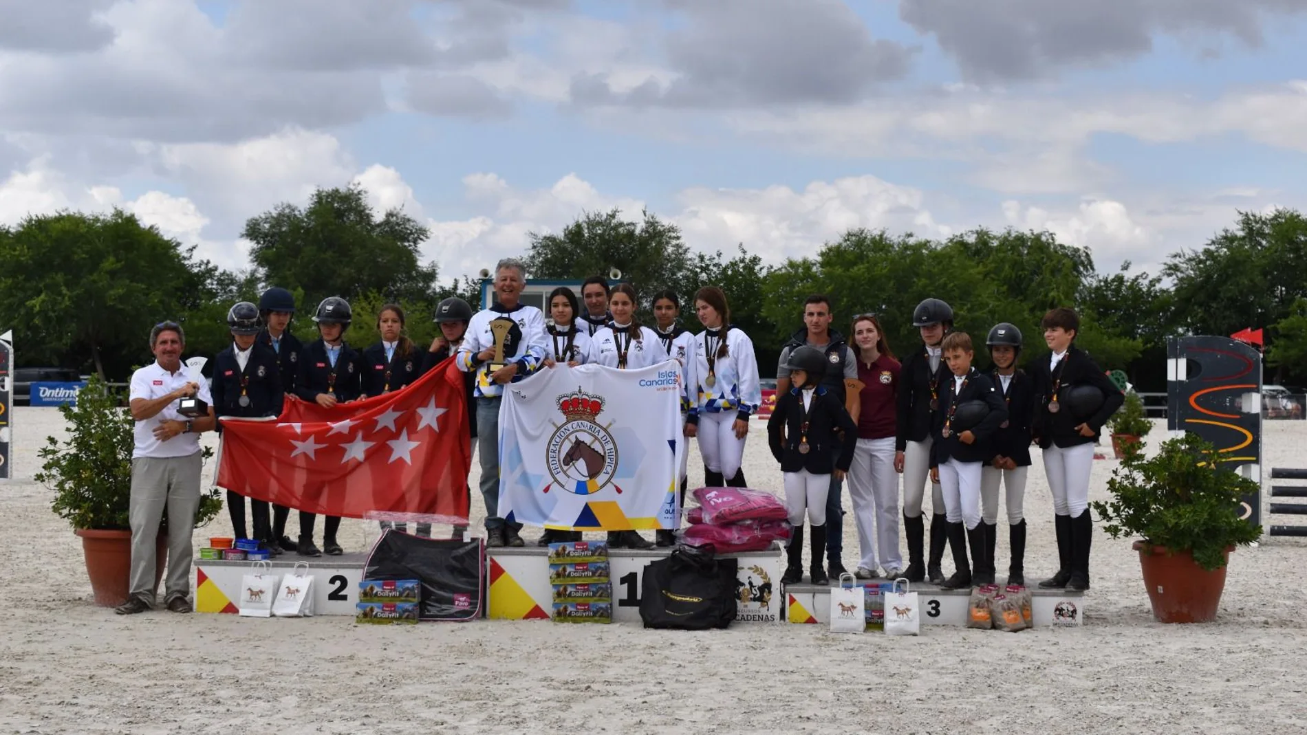 Podio del Campeonato de España de Saltos en Edad Escolar por Selecciones Autonómicas, con Castilla y León en el tercer lugar