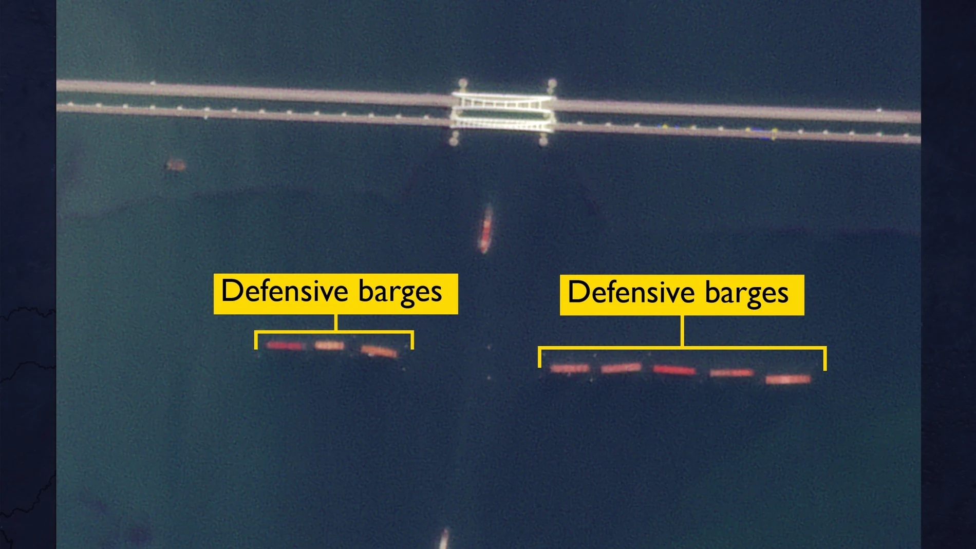 Barcazas contra barcos-bomba: Rusia recurre a un remedio rudimentario para proteger un puente clave