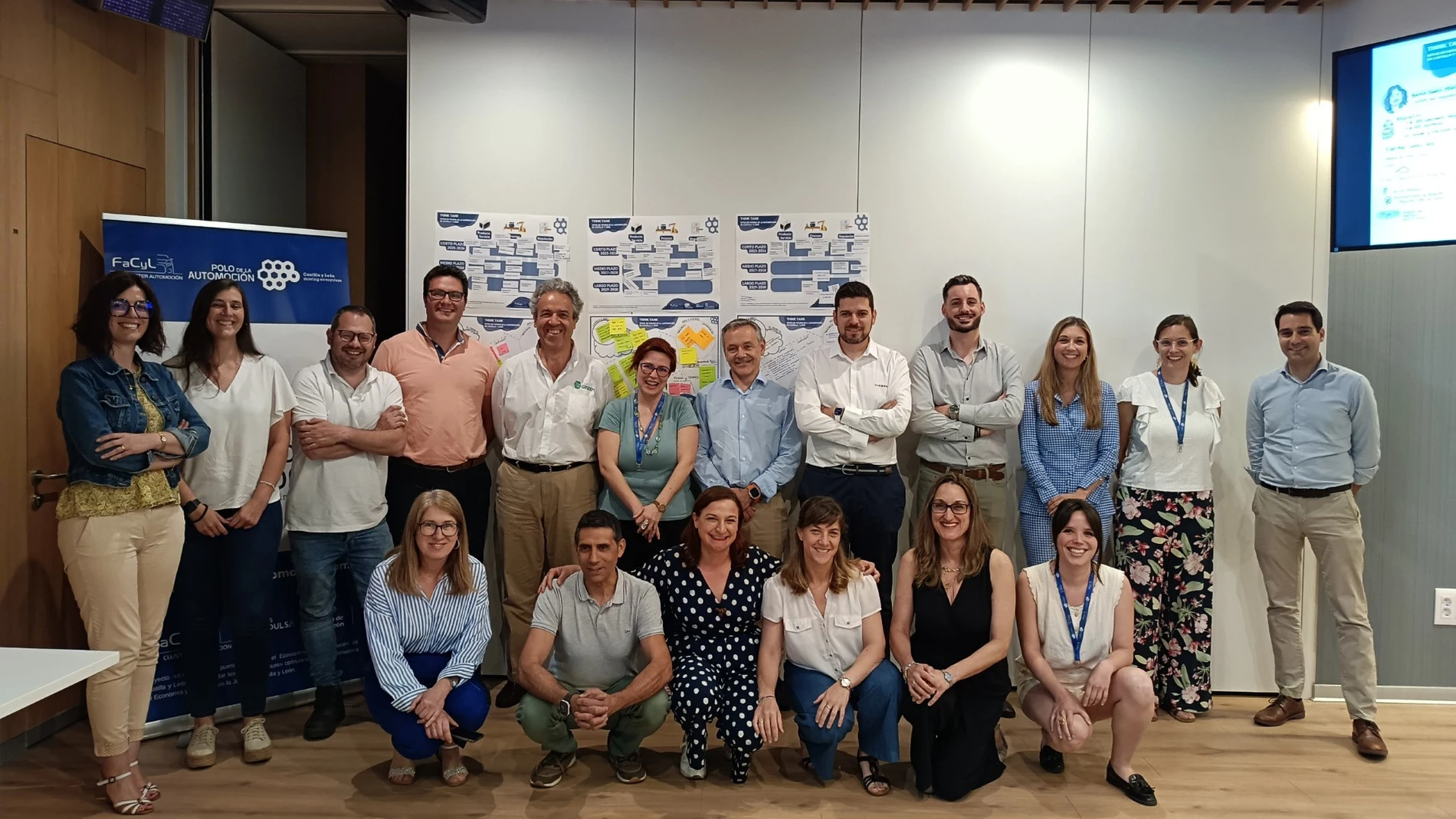 Representantes de las empresas del cluster participantes en la jornada