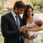 Lorenzo Remohi y Marta Lozano, junto a su hijo