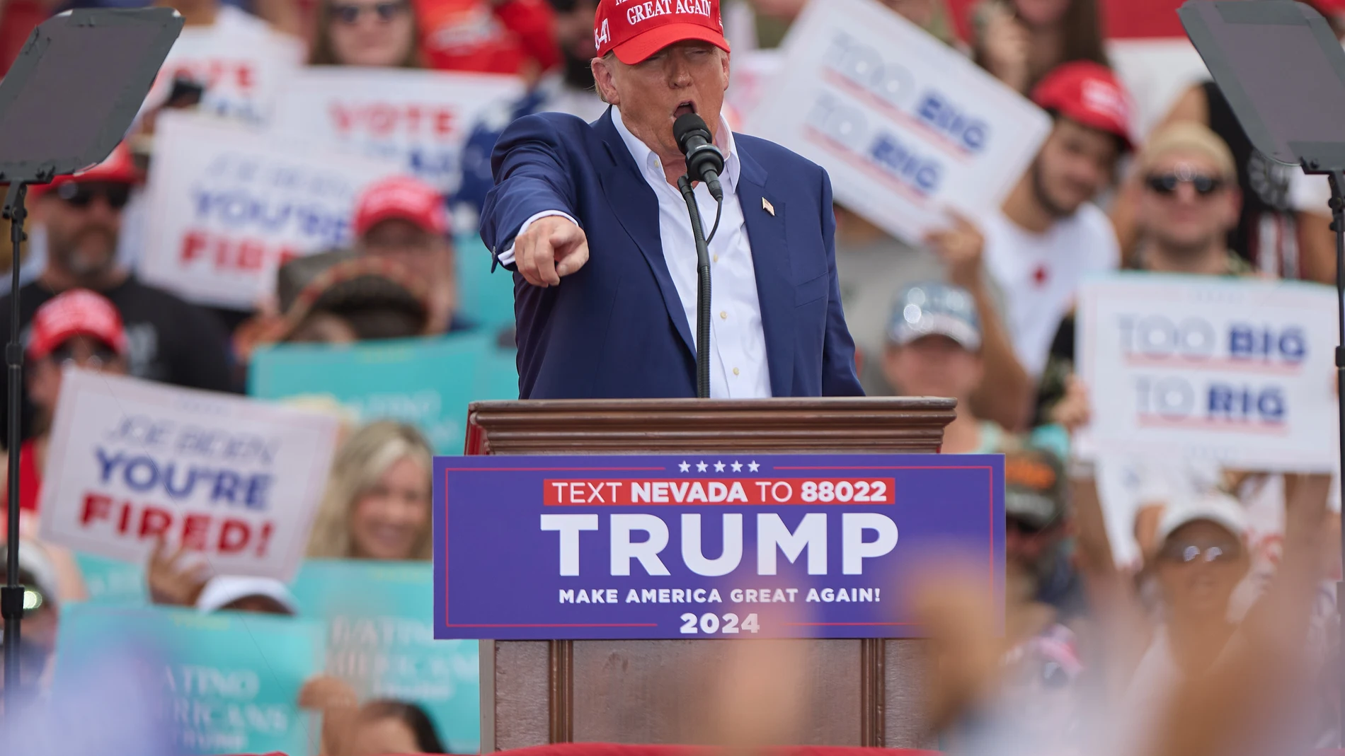 Las Vegas (United States), 09/06/2024.- Republican presidential candidate and former President Donald Trump speaks during an election rally at Sunset Park in Las Vegas, Nevada, USA, 09 June 2024. EFE/EPA/ALLISON DINNER