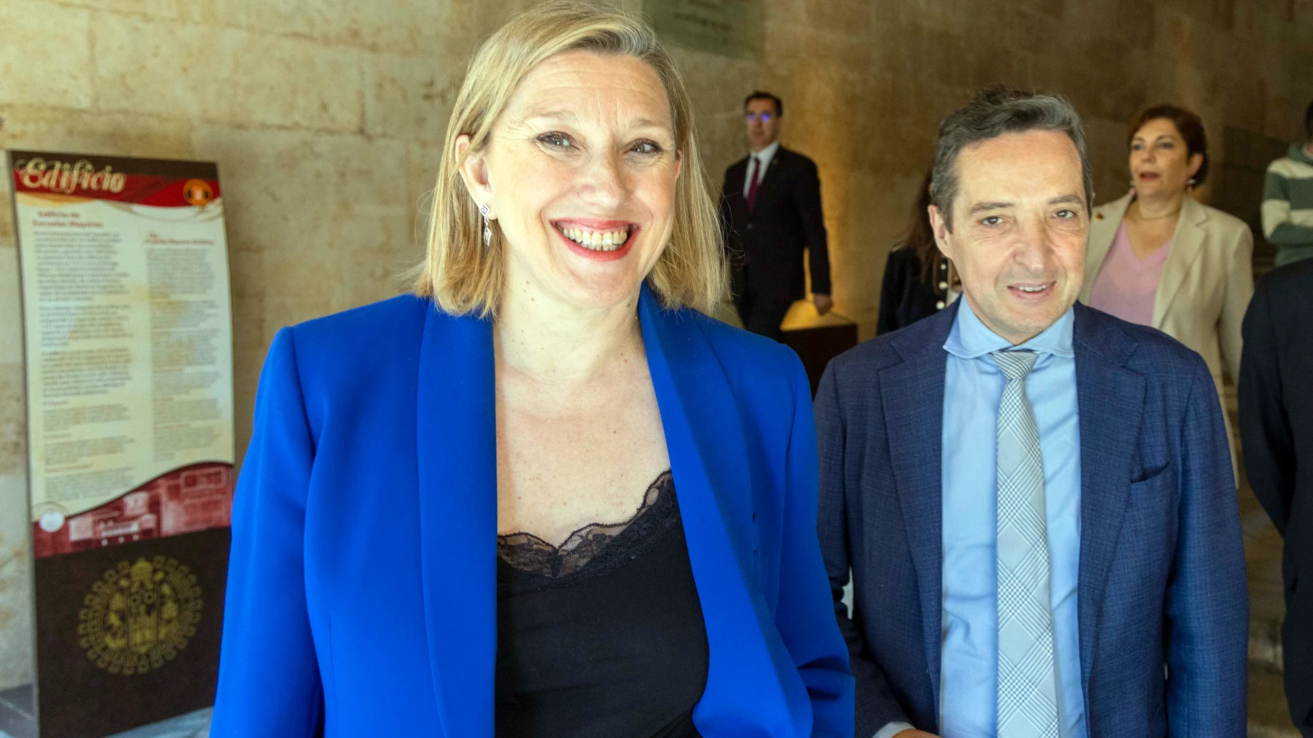 La consejera Isabel Blanco junto al rector Juan Manuel Corchado