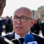 Francia.- La ejecutiva de Los Republicanos proclama el cese de Ciotti y este asegura que "sigue siendo presidente"