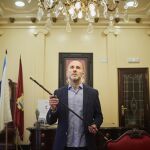 El regidor, con el bastón de mando. 