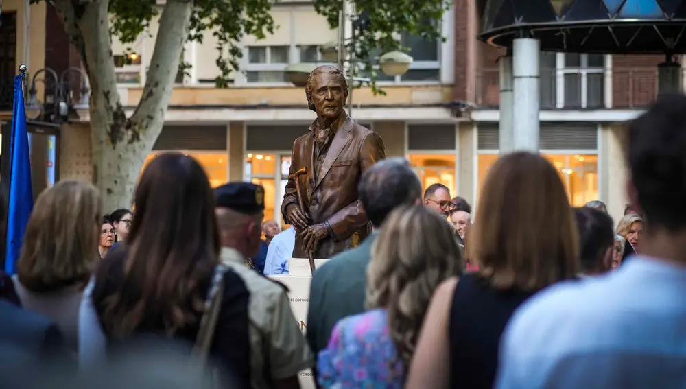 Ayuntamiento de Córdoba inaugura busto dedicado al escritor Antonio Gala