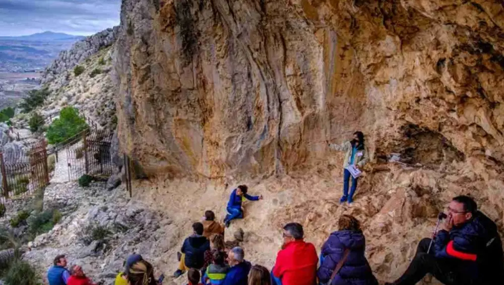 Excursionistas en el paraje de Vélez Blanco