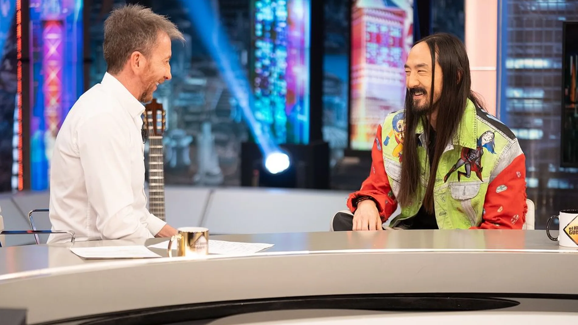 Pablo Motos y Steve Aoki en 'El Hormiguero'