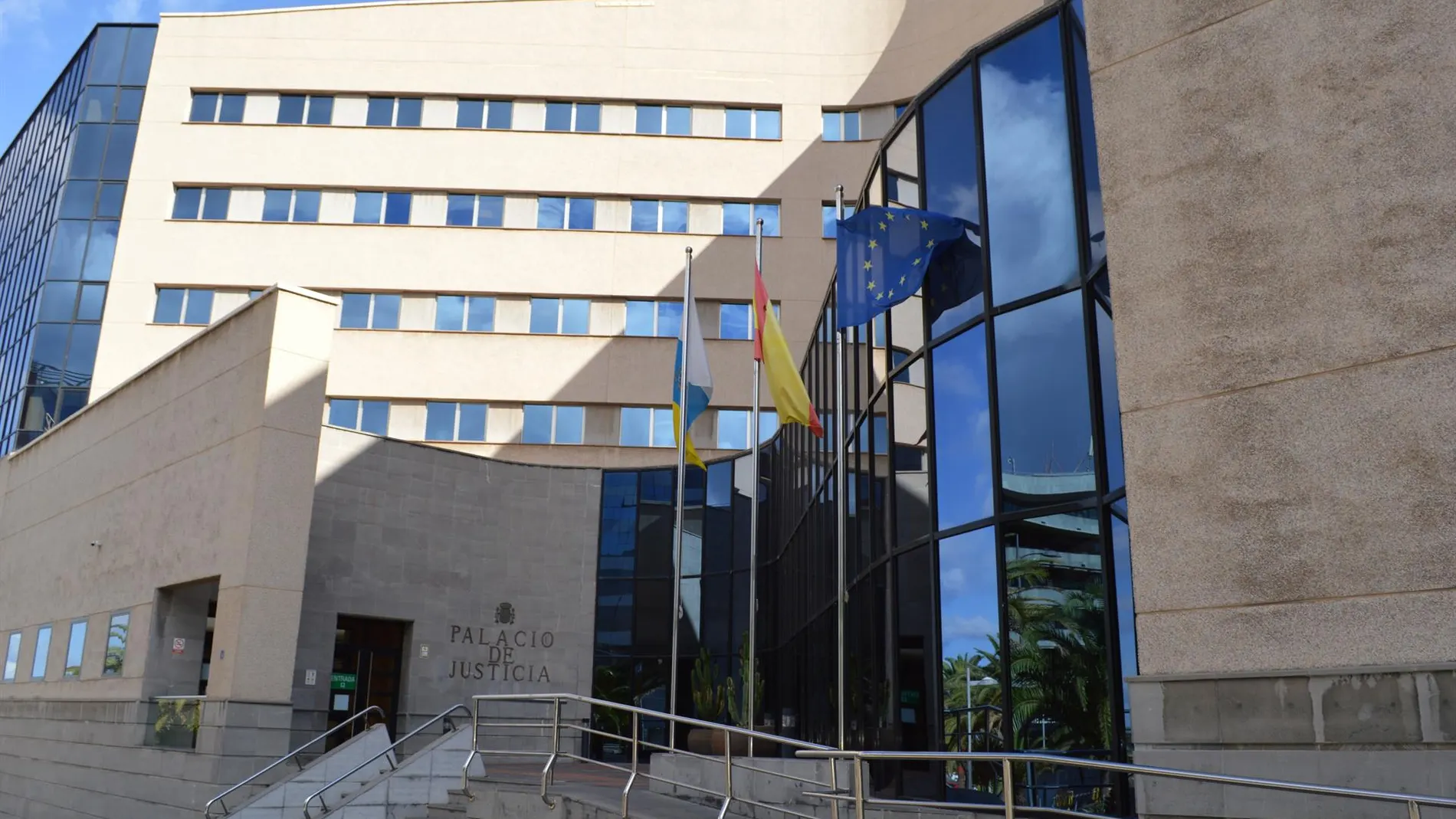 Condenado a 90 días de trabajos comunitarios el hombre que retuvo un mes a su esposa en su casa de Tenerife