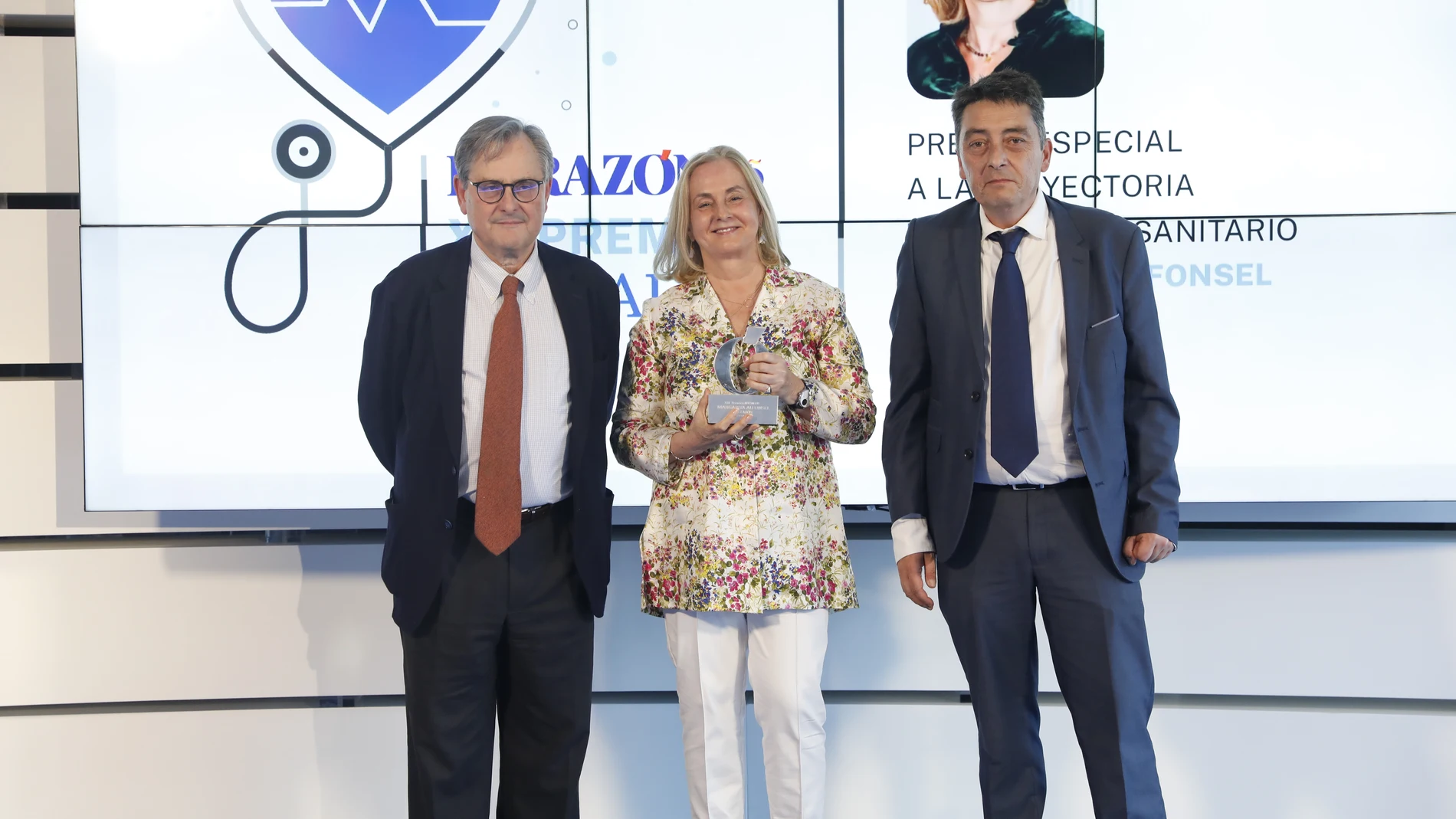 Margarita Alfonsel, junto a Francisco Marhuenda y Sergio Alonso