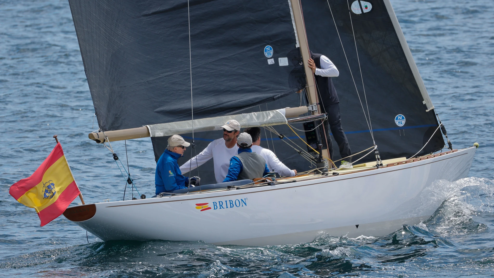 Juan Carlos I, a bordo del Bribón en la regata Turismo de Galicia
