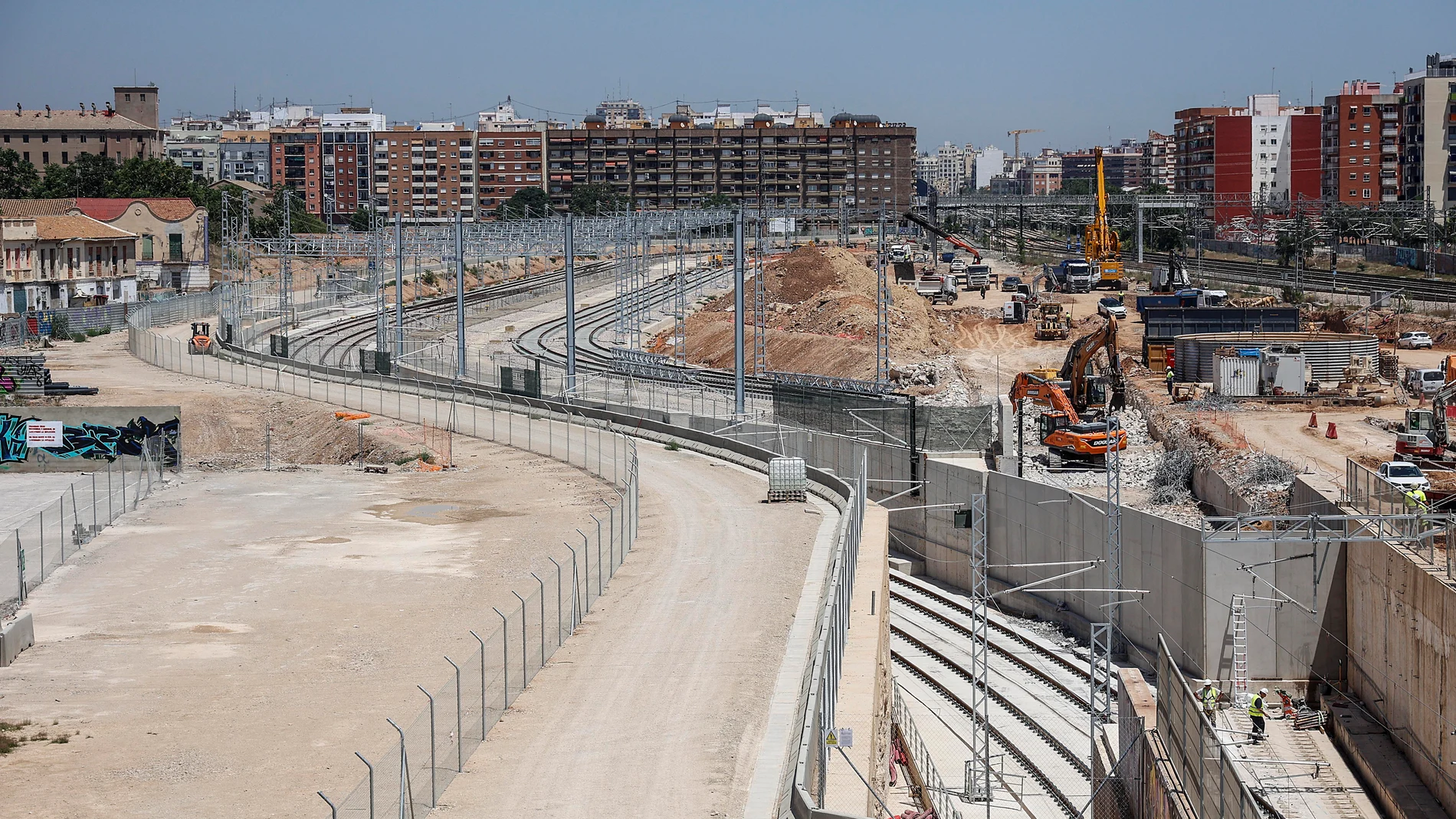 Obras en el Parque Central, a 14 de junio de 2024, en Valencia, Comunidad Valenciana (España). El Consejo se ha reunido hoy para seguir avanzando en el desarrollo del proyecto del Canal de Acceso València, que integrará las vías de acceso a las estaciones de València Nord y València Joaquín Sorolla, liberando terrenos para el desarrollo urbanístico de la ciudad, y transformará Joaquín Sorolla para responder a la liberalización y el desarrollo del Corredor Mediterráneo. 14 JUNIO 2024;OBRAS;PA...