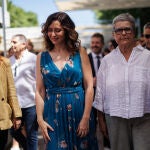 Ayuso presenta el audiolibro ‘Con voz de mujer’ en la Feria del Libro de Madrid