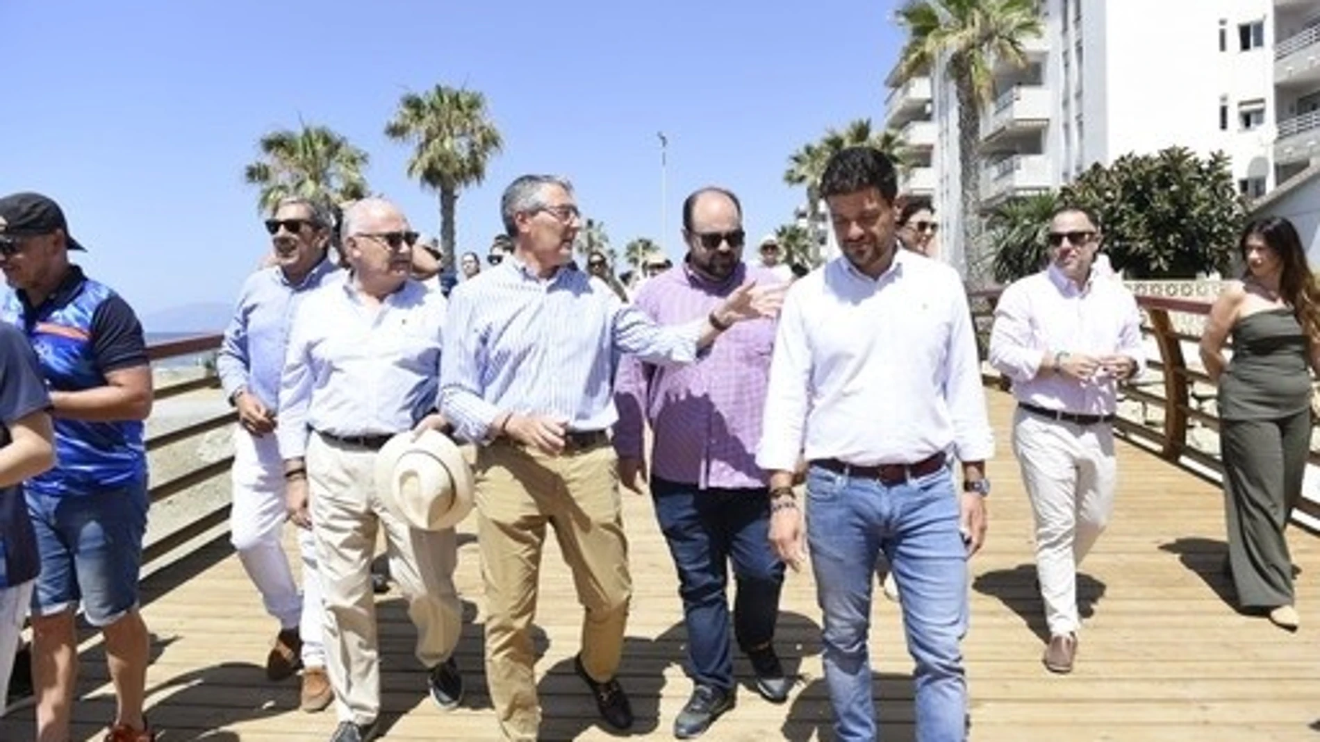 El presidente de la Diputación y alcalde de Rincón de la Victoria, Francisco Salado, junto al vicepresidente de Infraestructuras y Territorio Sostenible, Cristóbal Ortega, en la inauguración del nuevo tramo conecta la Senda Litoral con la Gran SendaDIPUTACIÓN15/06/2024