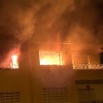 Tres personas resultan heridas, una de ellas grave, en un incendio de vivienda en San Javier