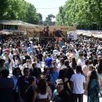  Varias personas visitan la 83 Feria del Libro de Madrid que cierra esta noche tras 17 jornadas.