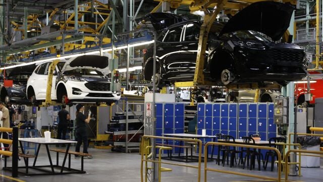  Trabajadores en la fábrica de Ford en Almussafes, Valencia.