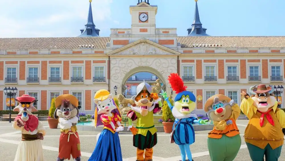 Shima Spain Village es un parque temático que se encuentra en Japón y rinde homenaje a España, con atracciones y monumentos como la Plaza Mayor, una montaña rusa del Quijote o la Cibeles de Madrid