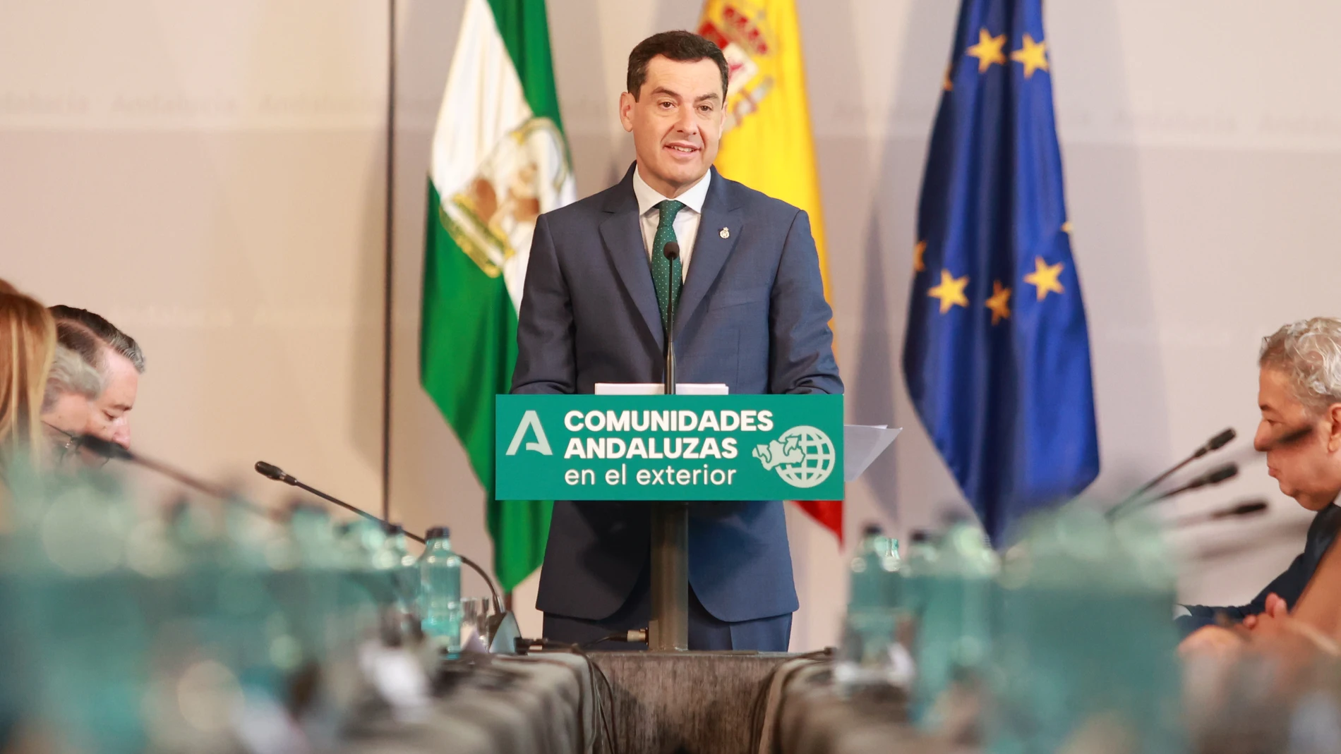 El presidente de la Junta de Andalucía, Juanma Moreno, preside la sesión plenaria del Consejo de Comunidades Andaluzas, a 17 de junio de 2024, en Sevilla, Andalucía (España). El presidente de la Junta de Andalucía, Juanma Moreno, clausura la sesión plenaria, en la que se discuten y coordinan asuntos relevantes para la comunidad andaluza.17 JUNIO 2024Rocío Ruz / Europa Press17/06/2024
