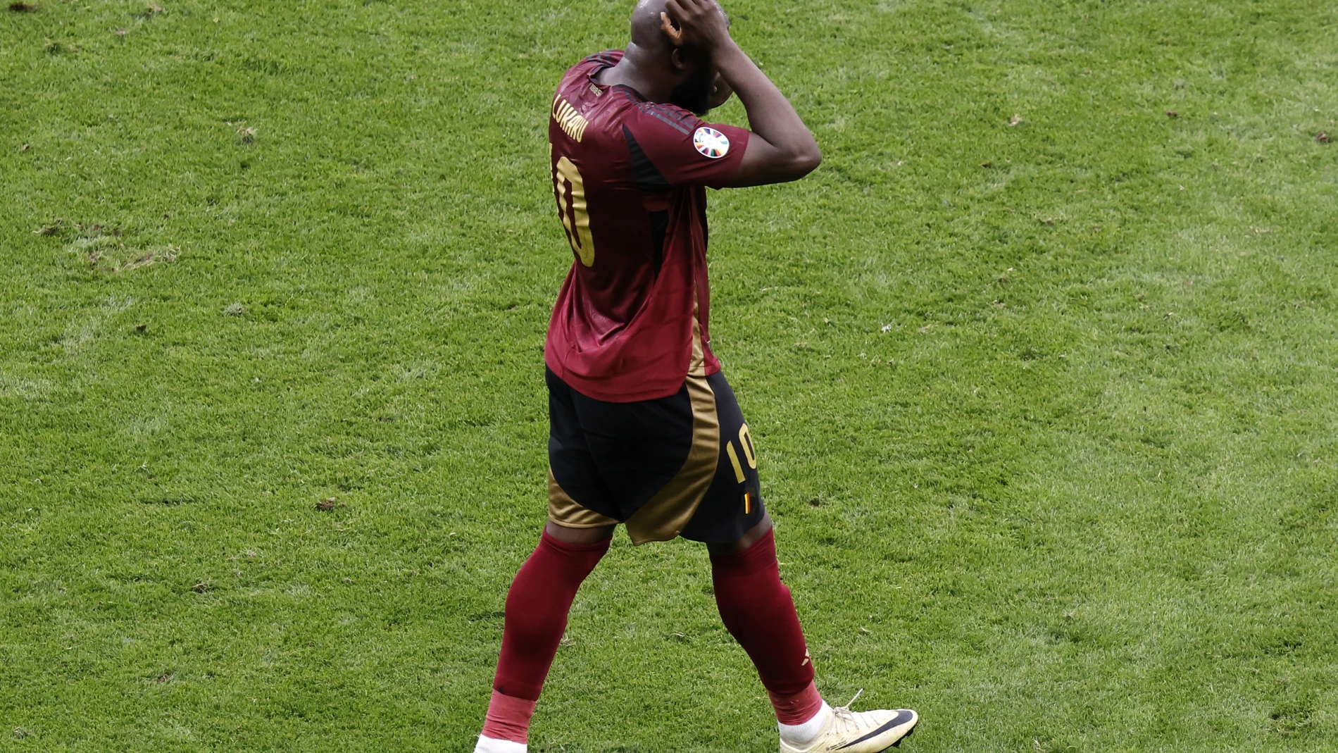 Frankfurt Am Main (Germany), 17/06/2024.- Romelu Lukaku of Belgium looks disappointed after the VAR disallowed a goal during the UEFA EURO 2024 group E match between Belgium and Slovakia, in Frankfurt Main, Germany, 17 June 2024. (Bélgica, Alemania, Eslovaquia, Roma) EFE/EPA/ROBERT GHEMENT