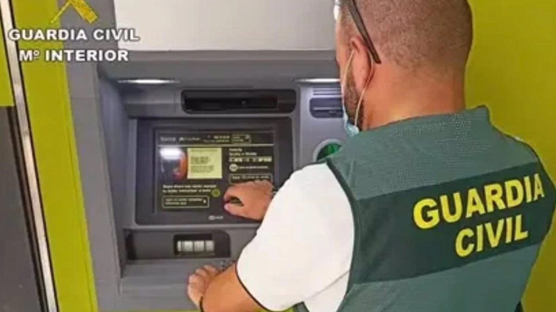 Detenidas tres personas por hurtar el dinero a personas mayores en cajeros automáticos