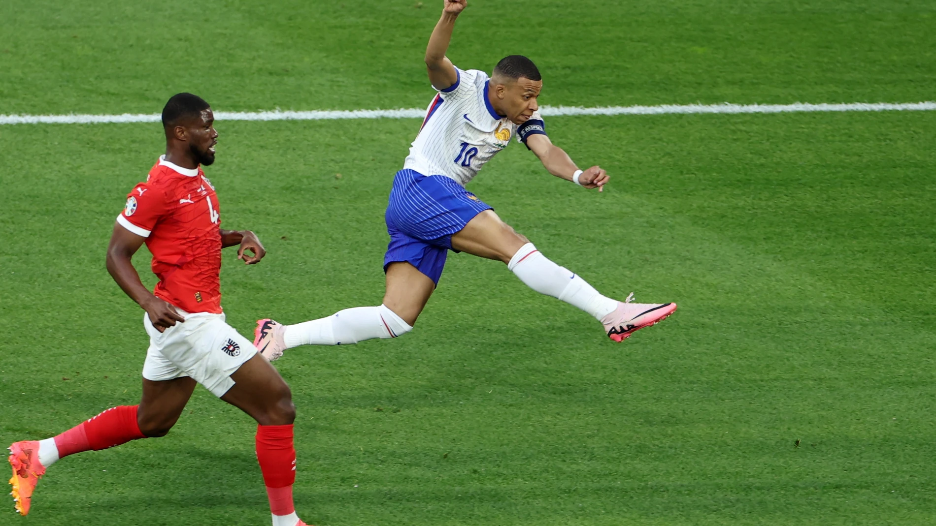 Mbappé en una jugada de gol