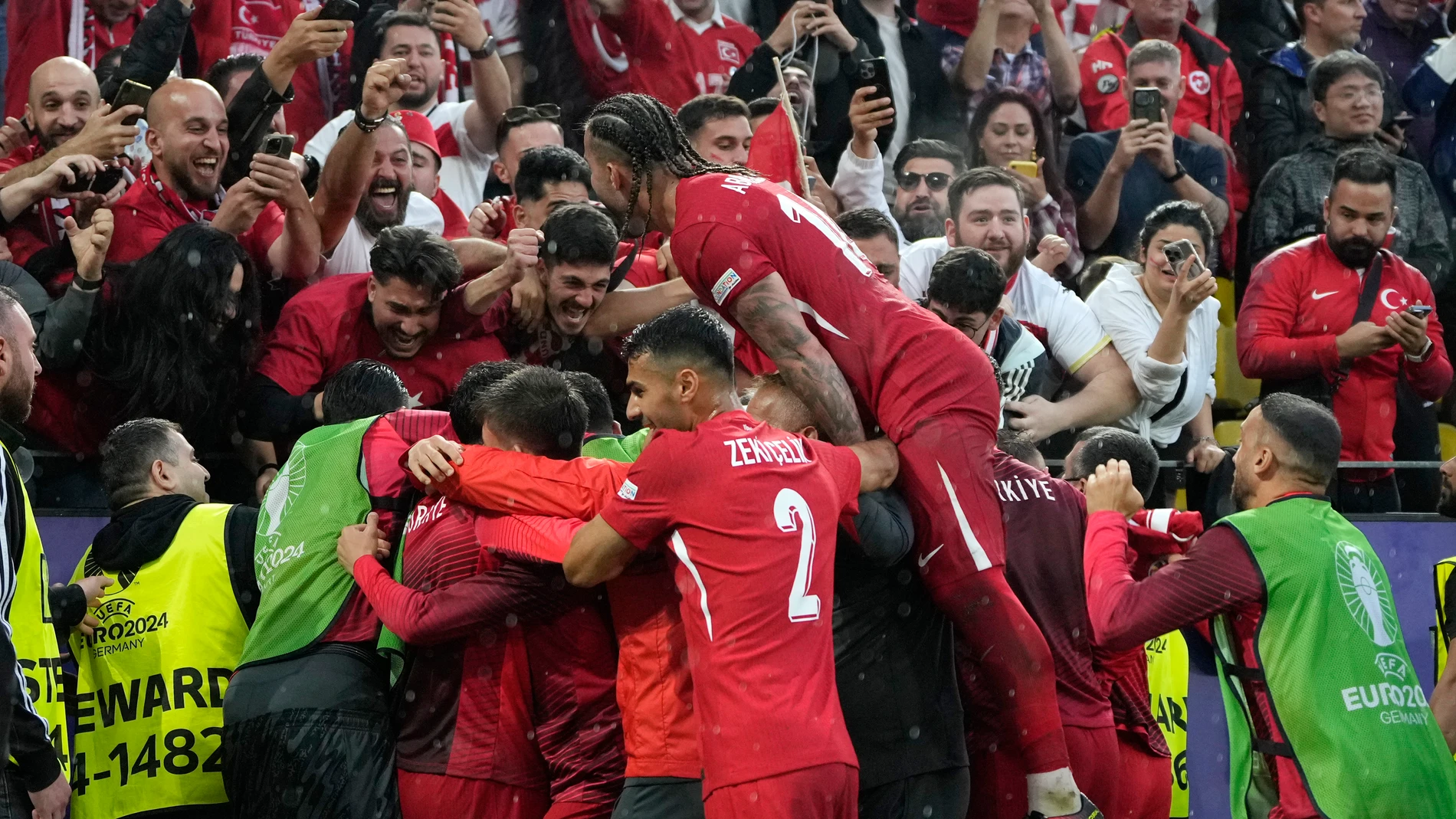 Turquía celebra la victoria ante Georgia en la Eurocopa de 24 equipos
