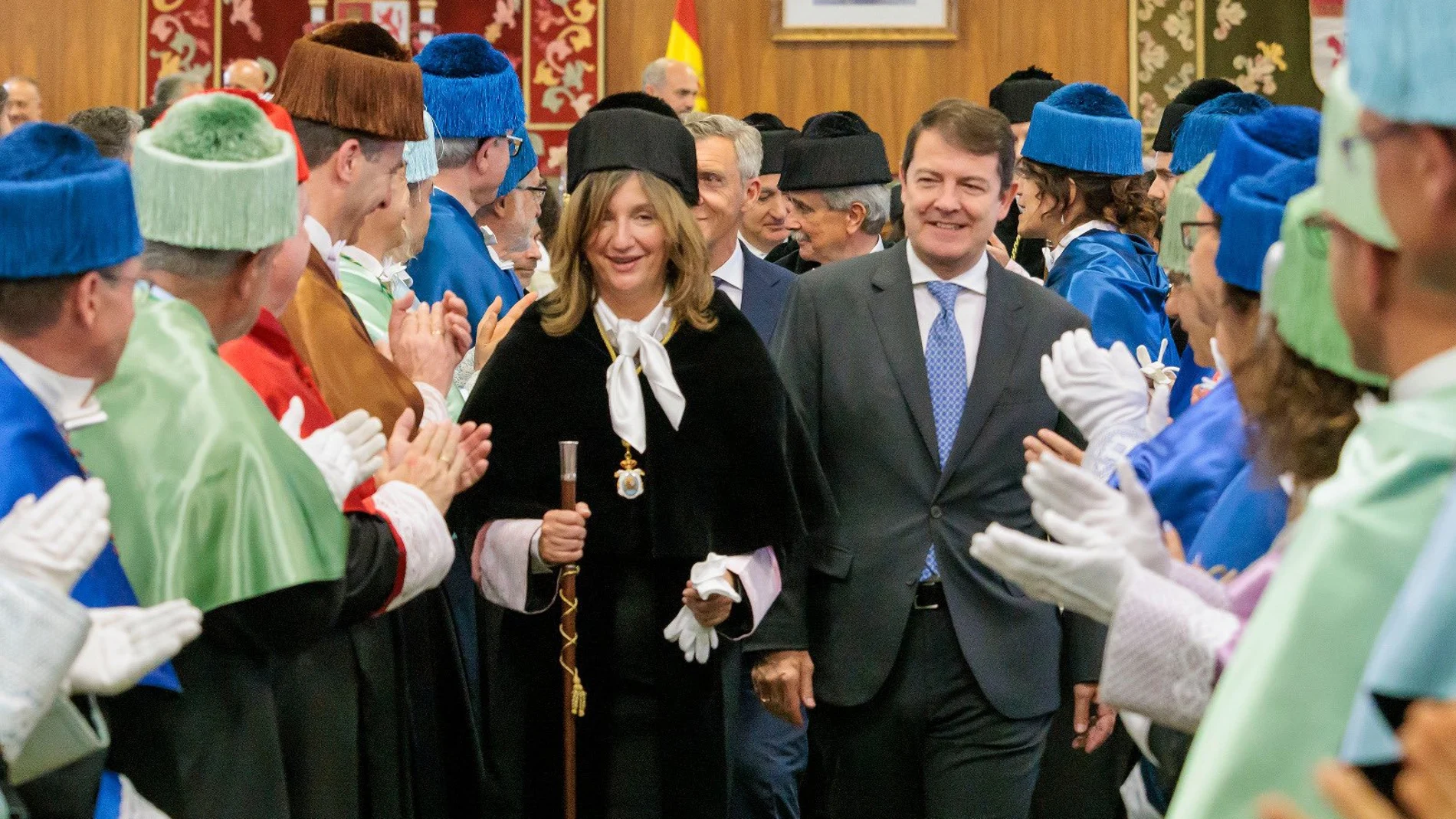 Fernández Mañueco con la nueva rectora de la Universidad de León, Nuria González