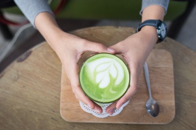 Esto es lo que pasa en tu cuerpo si bebes té matcha todos los días