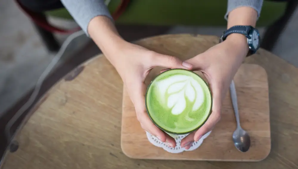 Esto es lo que pasa en tu cuerpo si bebes té matcha todos los días