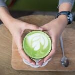 Esto es lo que pasa en tu cuerpo si bebes té matcha todos los días