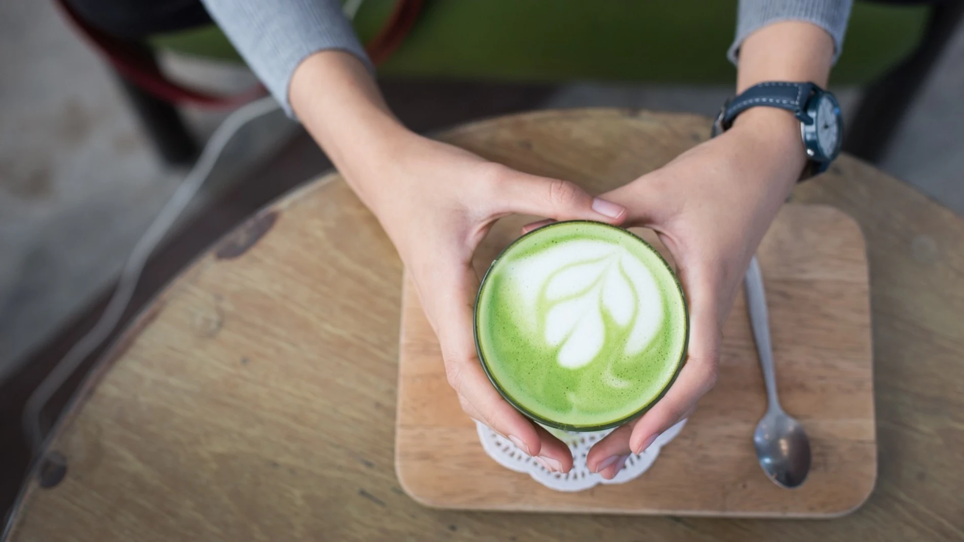 Esto es lo que pasa en tu cuerpo si bebes té matcha todos los días