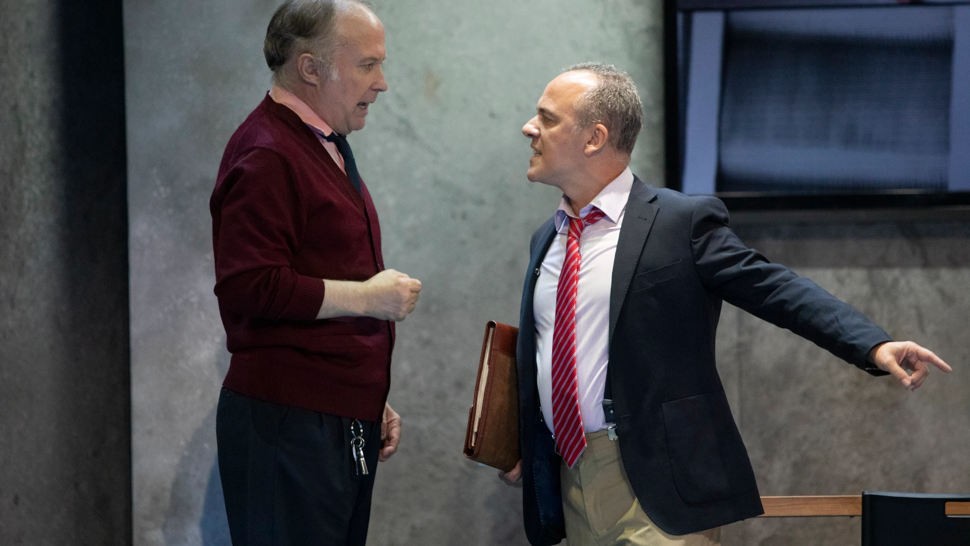 Luis Bermejo (izquierda) y Javier Gutiérrez, en "El traje"