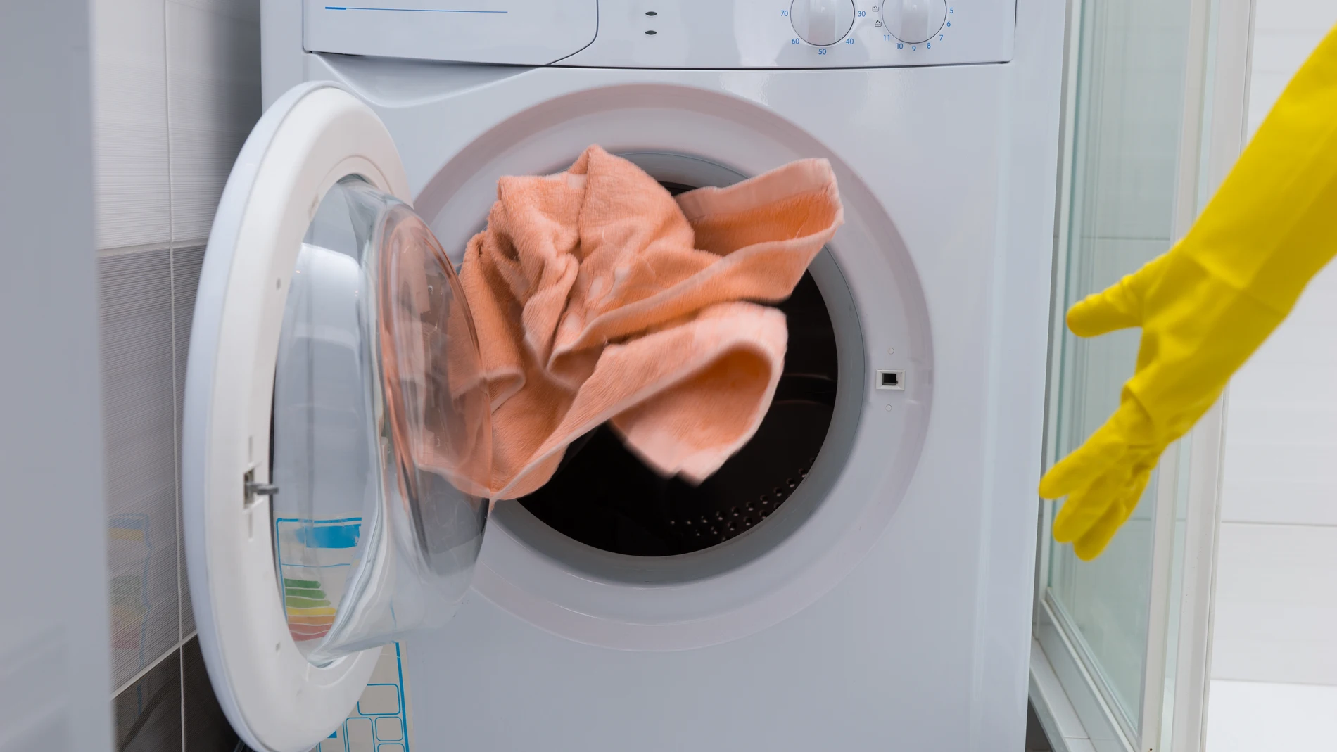 La lavadora es uno de los electrodomésticos imprescindibles en el hogar y se debe conocer su funcionamiento para lavar bien la ropa
