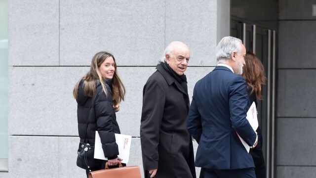 VÍDEO: El juez propone juzgar a Francisco González, BBVA y Villarejo por los presuntos encargos ilegales al comisario