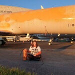 Activistas climáticos han rociado con pintura naranja dos aviones en el aeropuerto donde ha aterrizado el jet privado de Taylor Swift