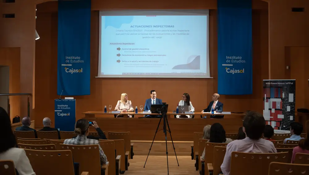 Un momento del debate del Instituto de Estudios Cajasol